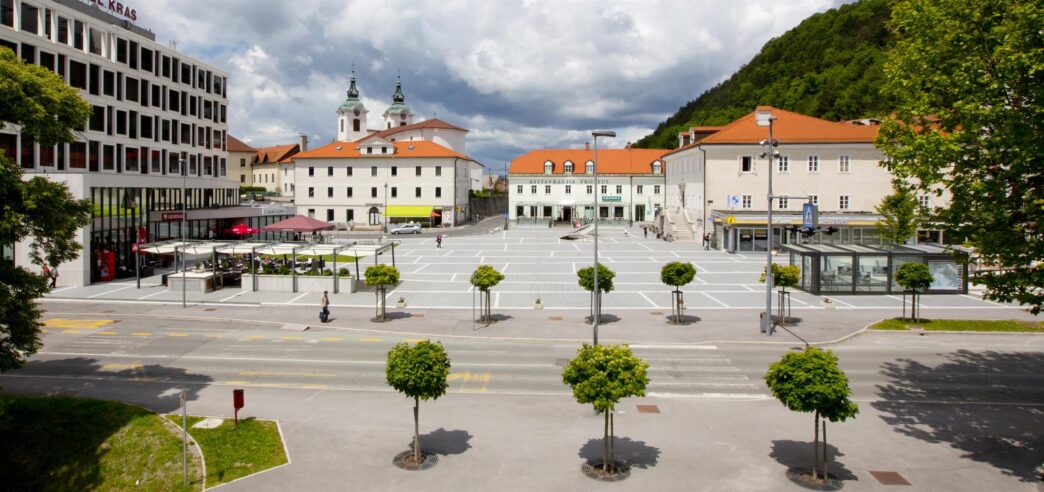 cropped postojna2814
