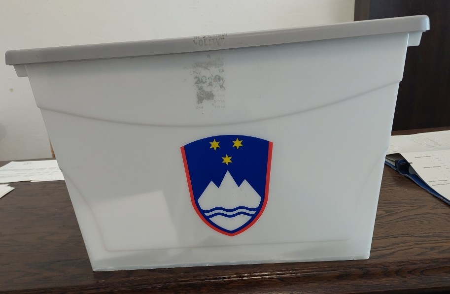 glasovalna skrinja volitve