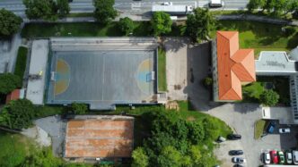 Modro igrisce pri soli vir obcina Hrpelje Kozina