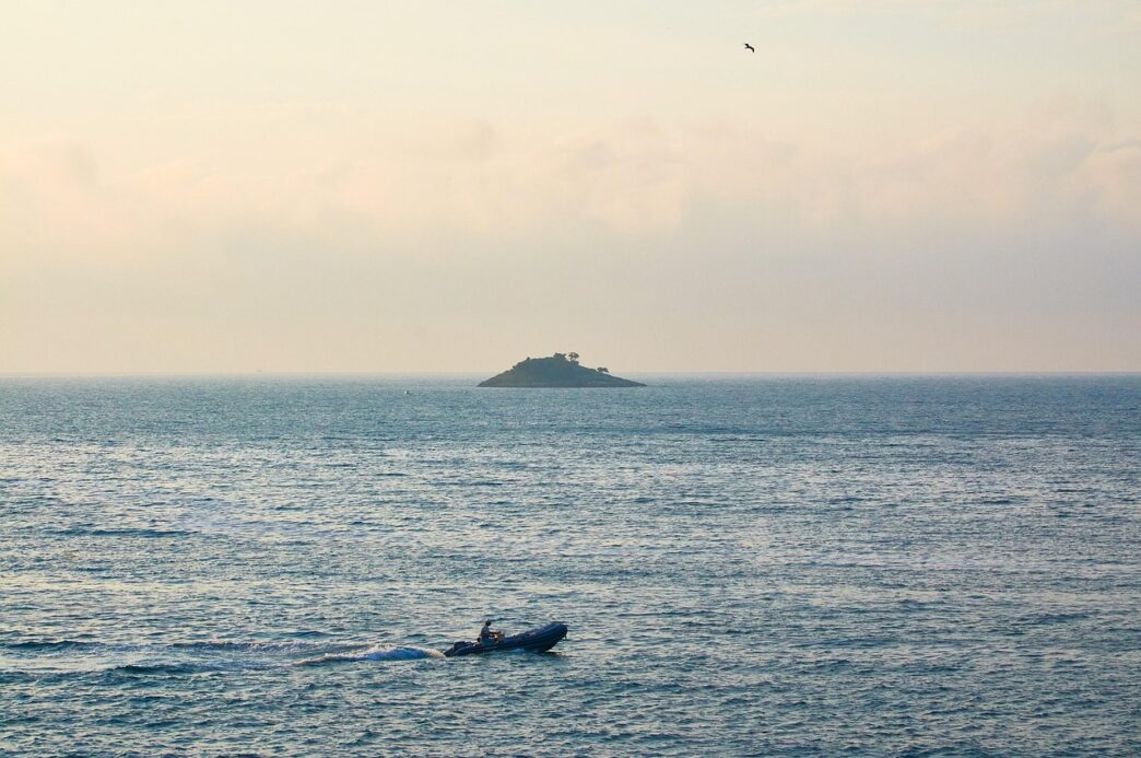 speedboat