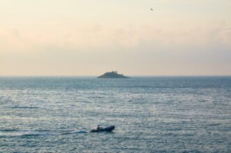 speedboat